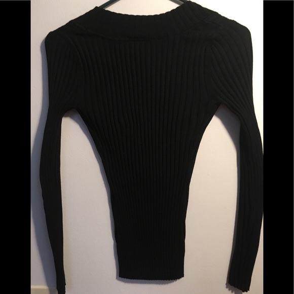 Deep V-neck black sweater - Picture 6 of 7